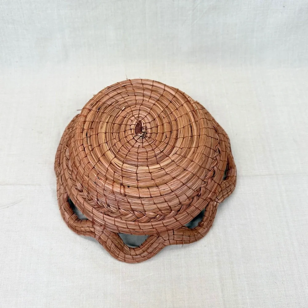 Vintage Hand Woven Pine Needle Basket Scalloped Edge Boho Brown Round Bowl 9.5in